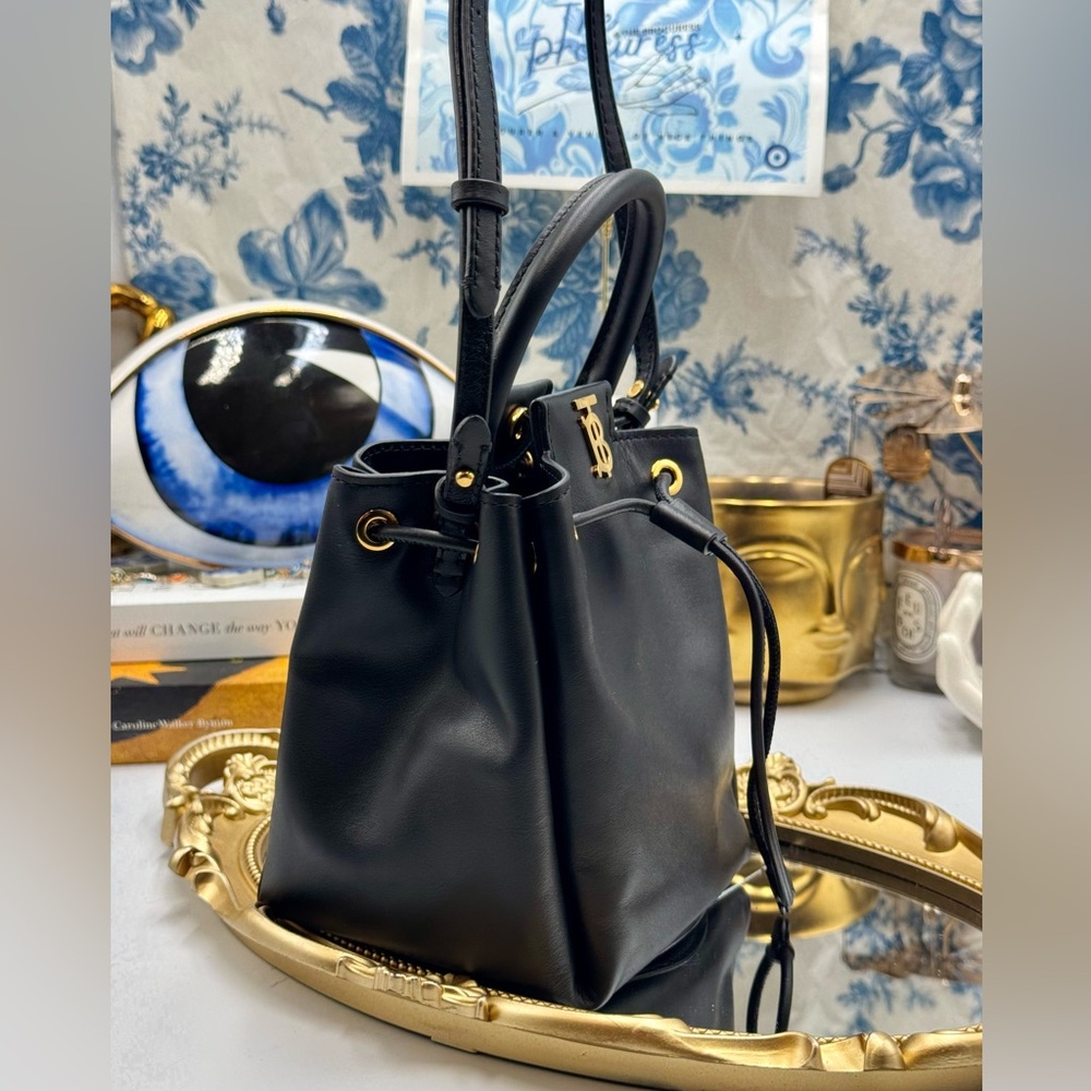 🆕 BURBERRY 🧿 NWOT Monogram Motif Bucket Crossbody Bag, Black - AUTHENTICATED - Picture 8 of 14